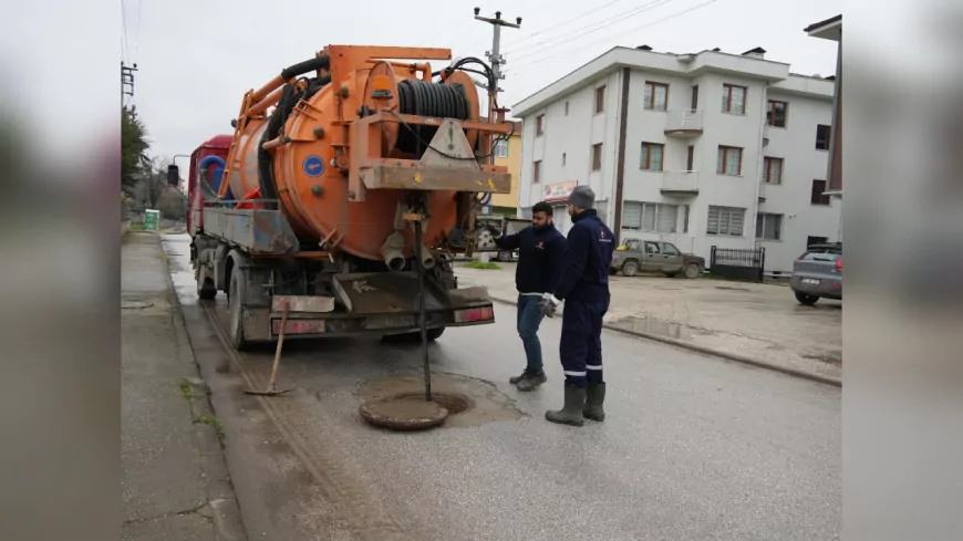 Düzce Belediyesi Yağış Öncesi Mazgal Temizliği Çalışmalarını Hızlandırdı