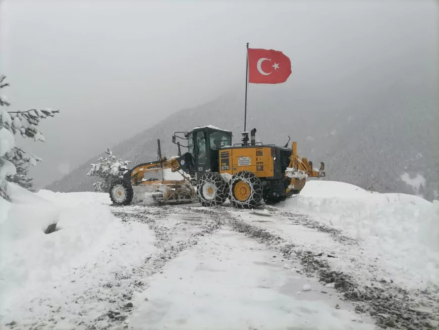 Karla Mücadelede Trabzon Büyükşehir Ekipleri Seferber Oldu