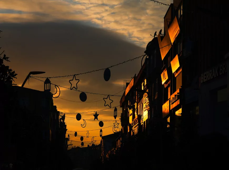 Çark Caddesi Ramazan Işıklarıyla Aydınlandı