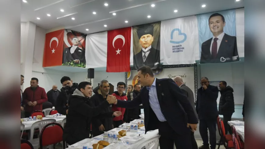 Başkan Akın, Dursunbey’de Binlerce Kişiyle İftar Yaptı, Müjdeleri Sıraladı