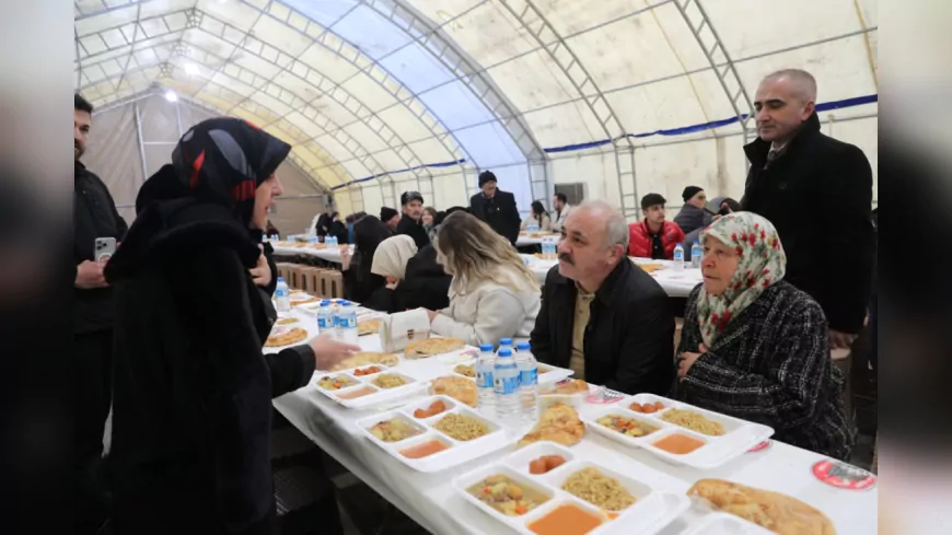 Çankırı Belediyesi İftar Çadırı'nda Başkan Esen Vatandaşlarla Orucunu Açtı