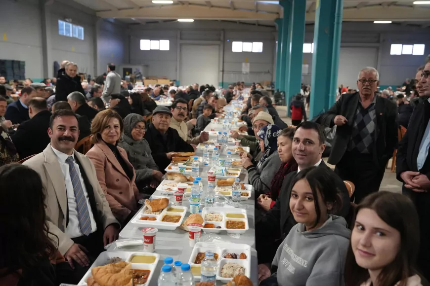 Beylikova’da Büyükşehir İftar Sofrası Kuruldu