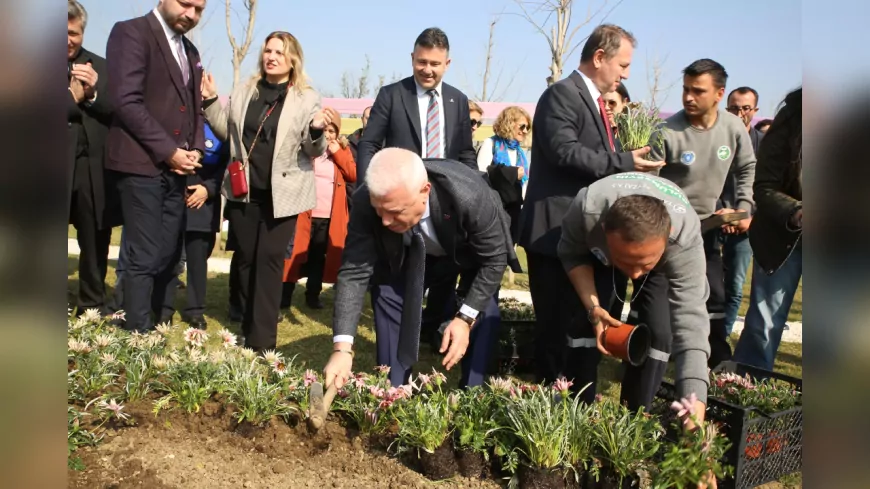 Kadınlar Günü’nde Çiçekler Toprakla Buluştu