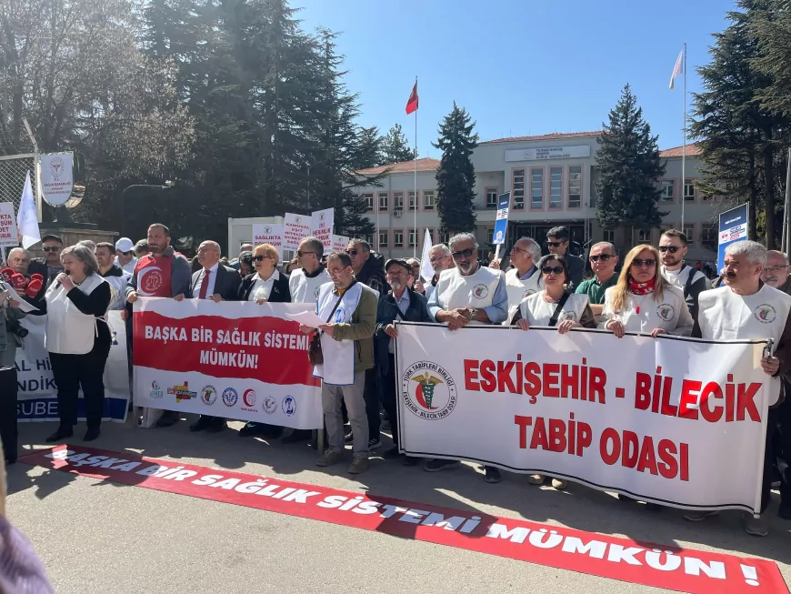 Eskişehir’de 14 Mart Tıp Bayramı'nda Sağlıkçılardan Yürüyüş