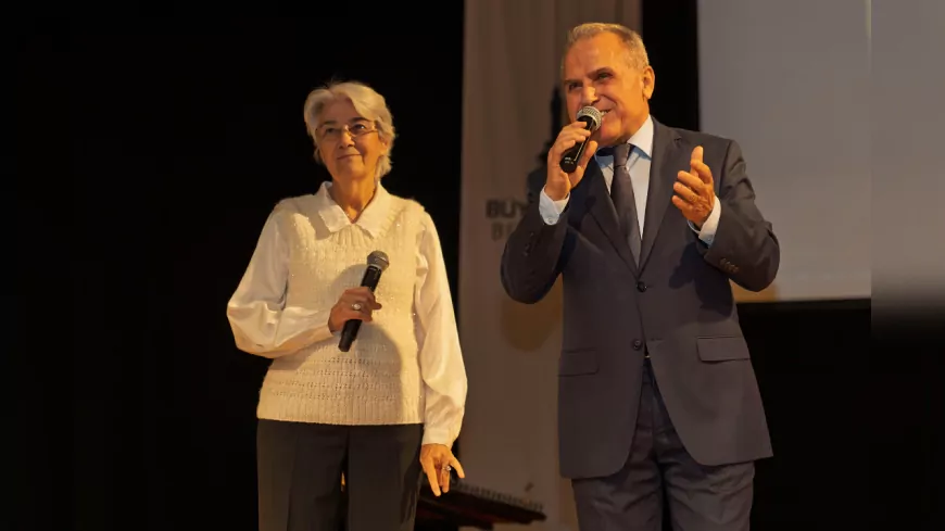 Sağlık Çınarlarına Onur Plaketi Takdim Edildi