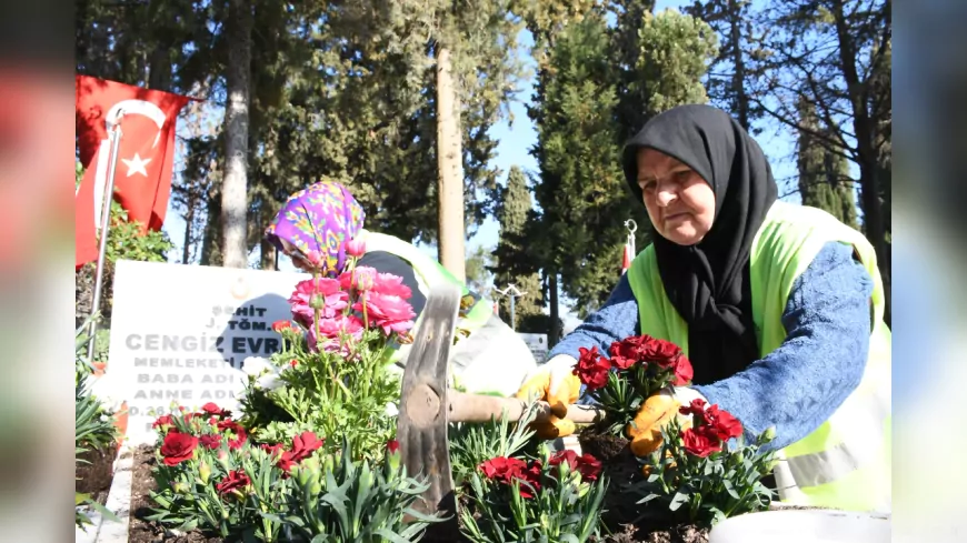 Balıkesir’den Şehitlere Vefa: Şehitlikler Karanfillerle Donatıldı