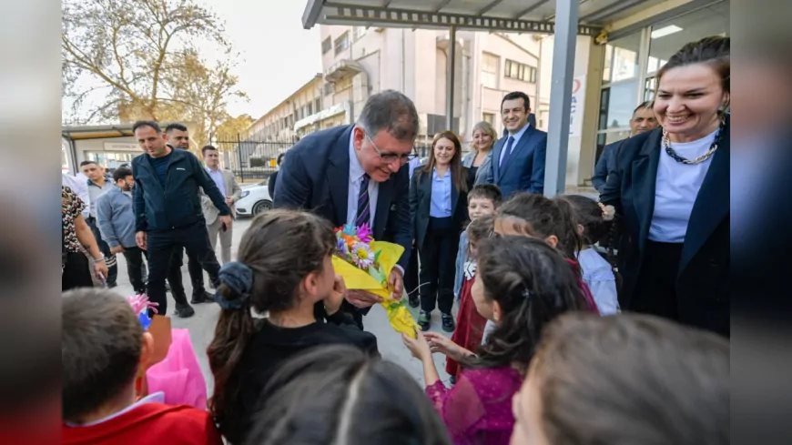 Başkan Tugay’a Tıp Bayramı’nda Duygulandıran Hediye