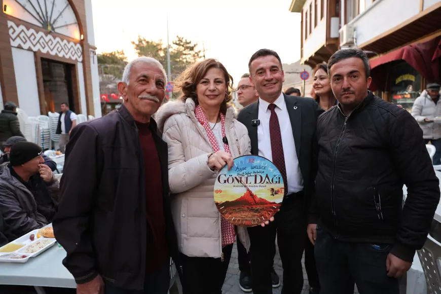 Başkan Ayşe Ünlüce Sivrihisar’da Vatandaşlarla İftar Açtı