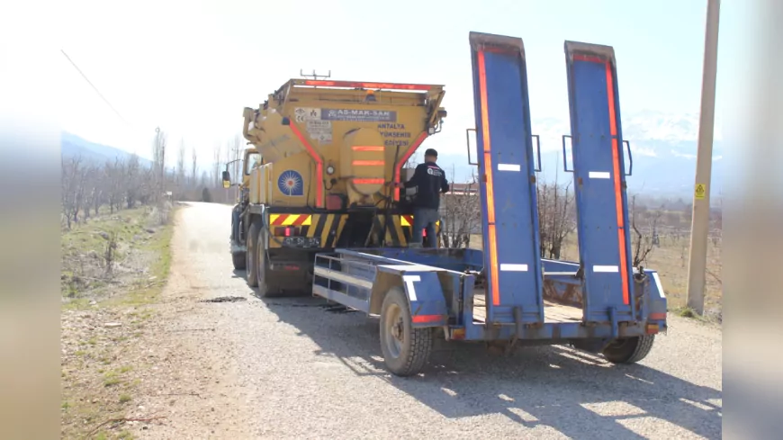 Antalya Büyükşehir Belediyesi Elmalı’da Yolları Yeniden Yapıyor