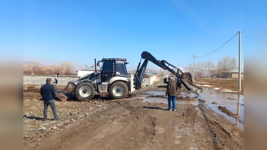 Van Büyükşehir Belediyesi Yol Bakım ve Onarım Çalışmalarına Devam Ediyor