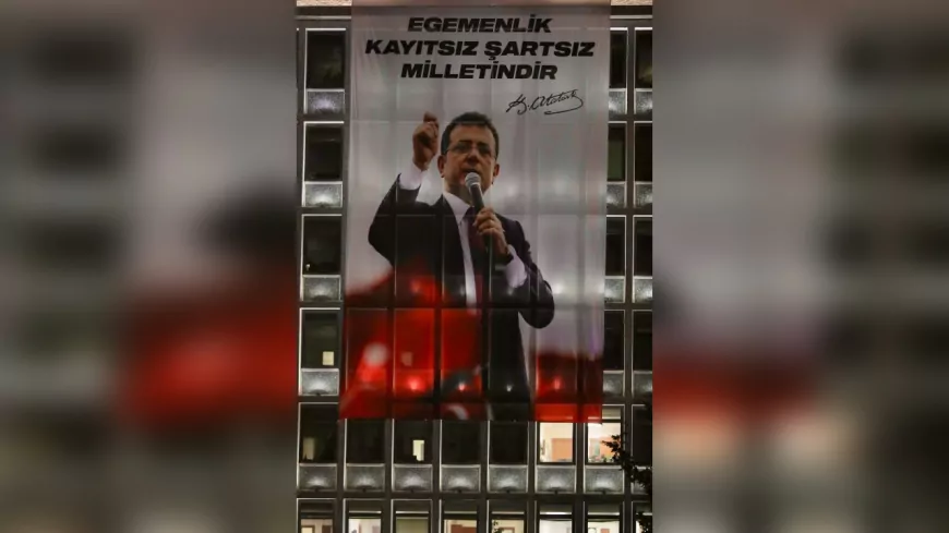 İstanbullular İmamoğlu'na Sahip Çıktı: Saraçhane Meydanı Hınca Hınç Doldu