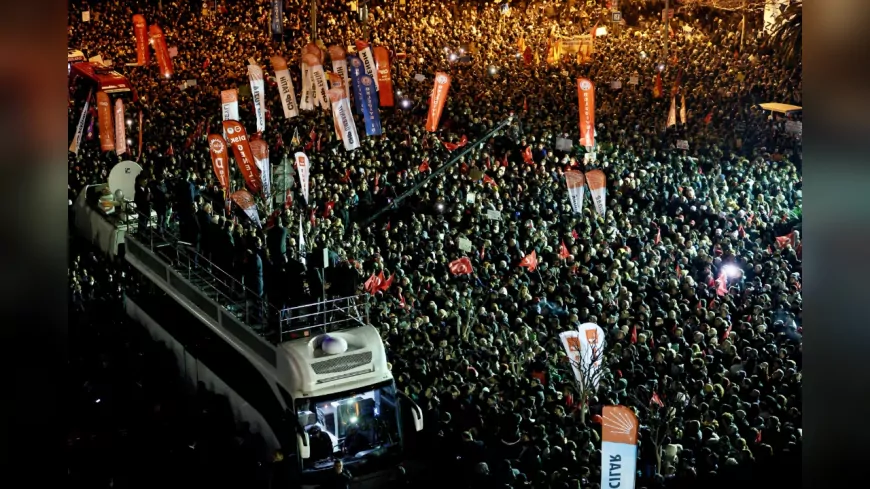 Saraçhane İkinci Günde de Taştı: Özel ve Yavaş'tan İktidara Sert Mesajlar