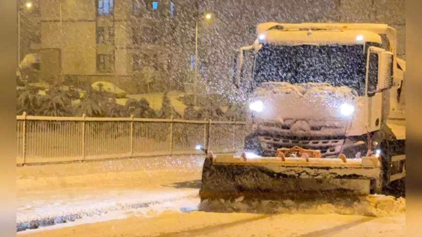 Elazığ Belediyesi'nden Yoğun Kar Yağışına Hızlı Müdahale