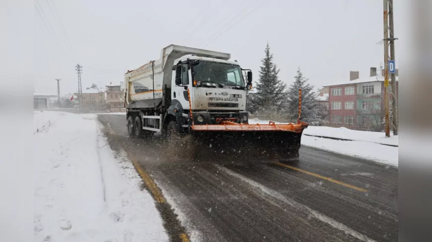 Nevşehir Belediyesi Karla Mücadele Çalışmalarını Aralıksız Sürdürüyor