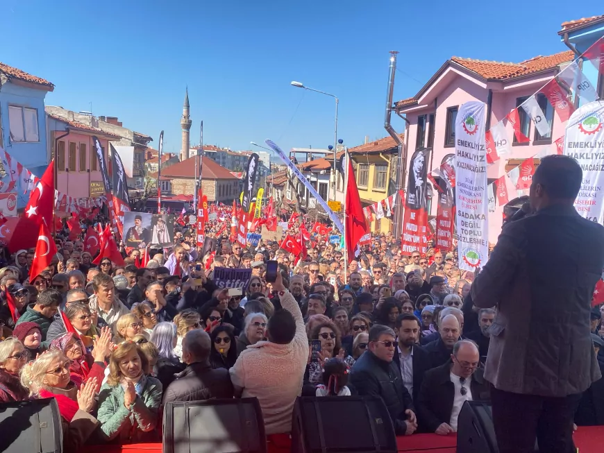 Eskişehir’de Ekrem İmamoğlu’na Destek Yürüyüşü Düzenlendi