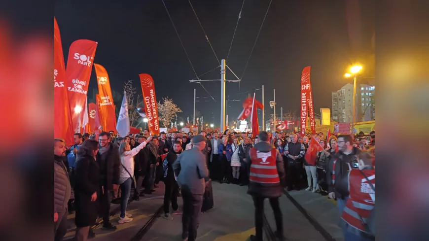 Eskişehir’de CHP’den Demokrasi Yürüyüşü: “Tarih İnananların Tarihidir”