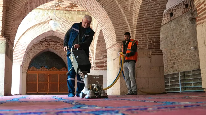 Elazığ Belediyesi Bayram Öncesi Kapsamlı Temizlik Çalışması Başlattı