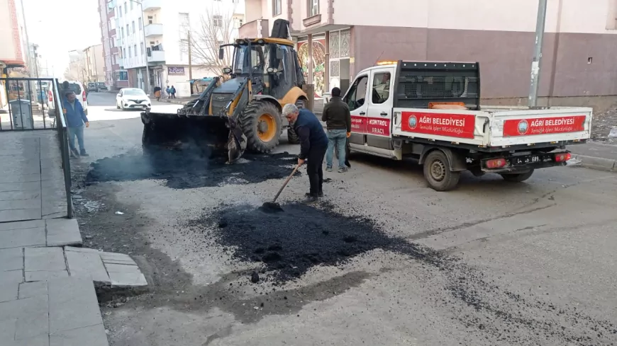 Ağrı Belediyesi Yol Bakım ve Onarım Çalışmalarına Başladı